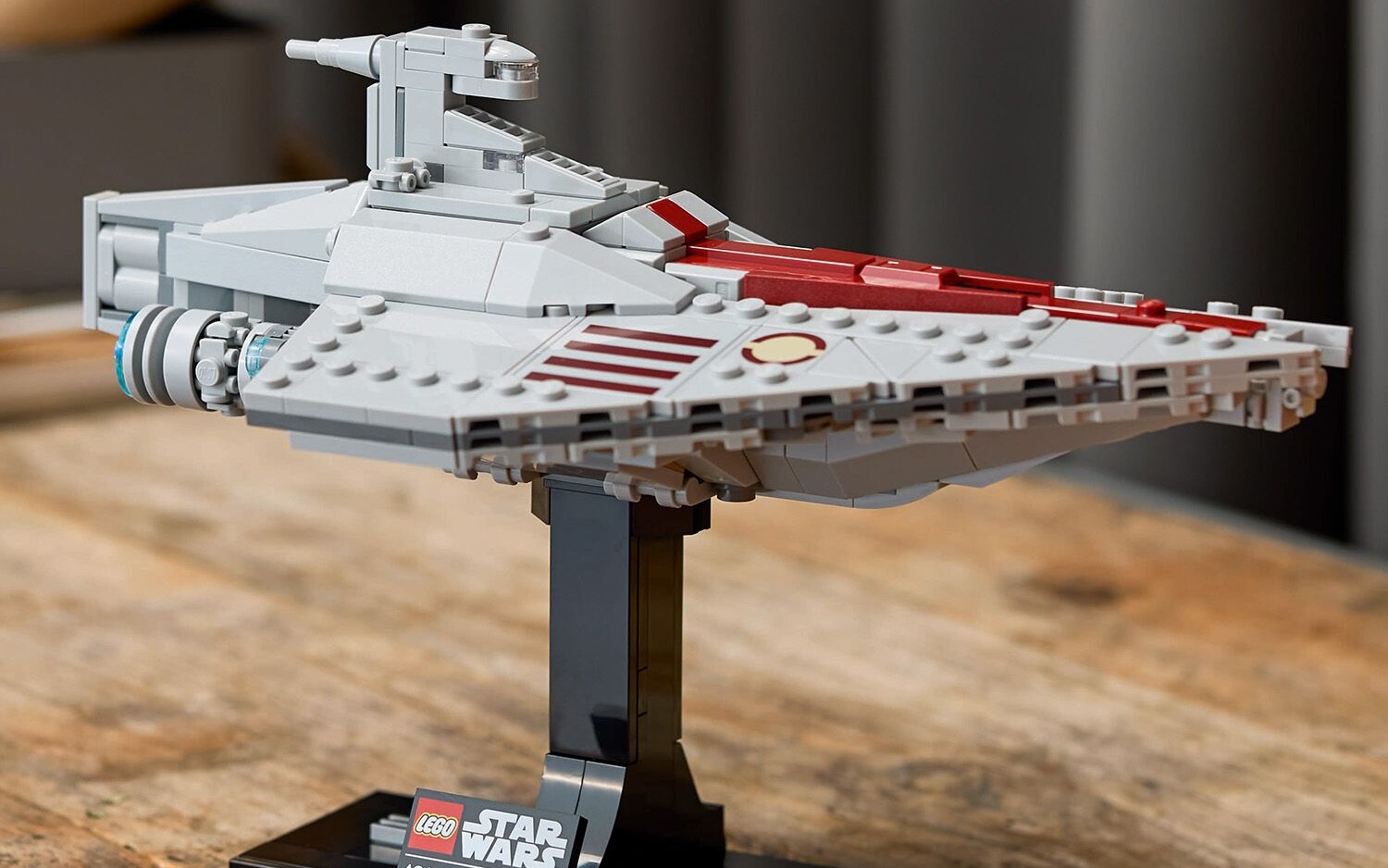 Zestaw LEGO Star Wars - Krążownik szturmowy Acclamator za 119 zł zamiast 219 zł