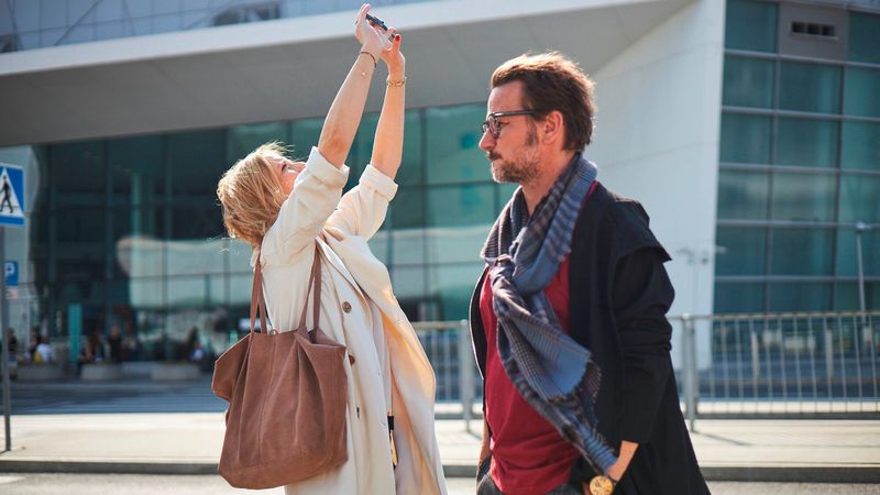 Planeta Singli. Osiem historii (2021) - opinia o serialu [Canal+]. Miłość przyjmuje bardzo różne formy