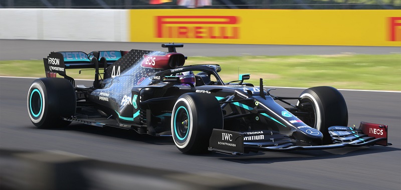 F1 2020 - czarny Mercedes już dostępny dzięki patchowi 1.06