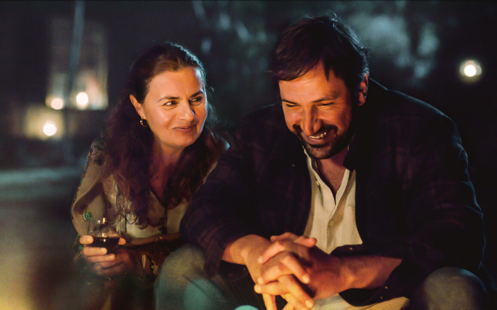 Gdzieś daleko (2023) – recenzja i opinia o filmie [Netflix]. Główni bohaterowie