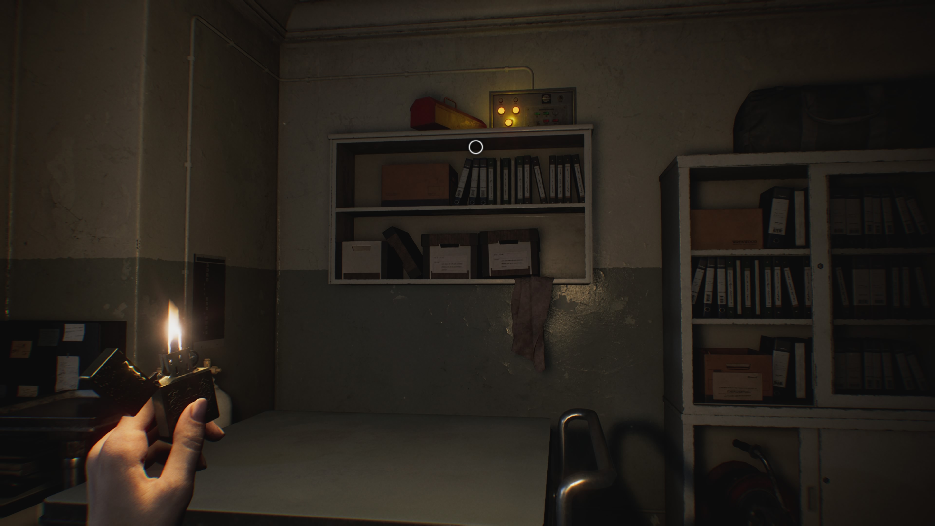 Resident Evil Requiem - Grace: Rhodes Hill, klinika, bezpiecznik, klucz aniołka, śrubokręt