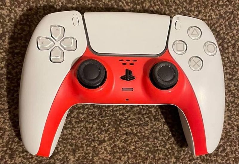 DualSense z PS5 z wymiennymi panelami. Firma oferuje 10 kolorów