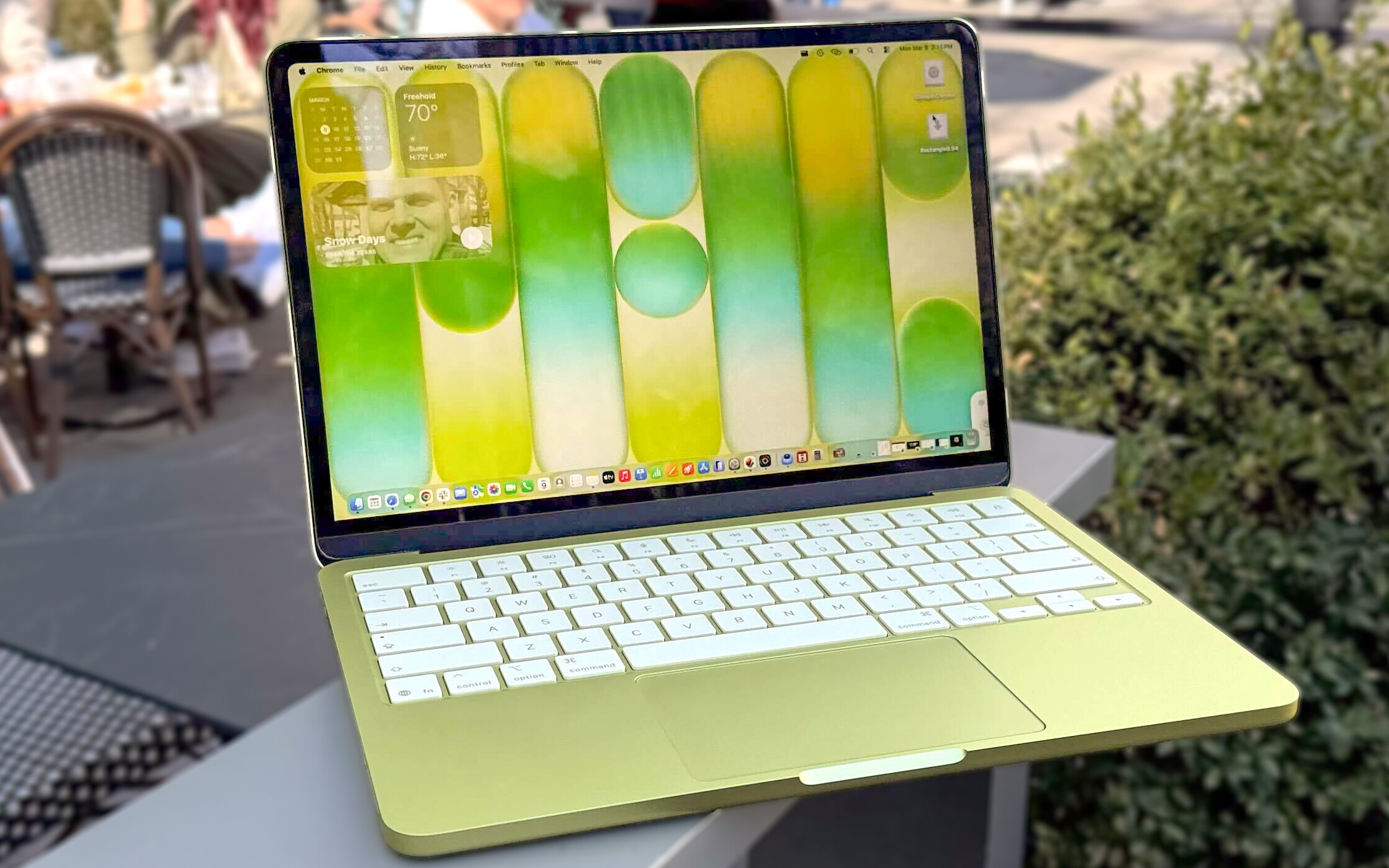 MacBook Neo z 8 GB RAM otwiera 60 aplikacji na raz! Tani sprzęt Apple zachwyca