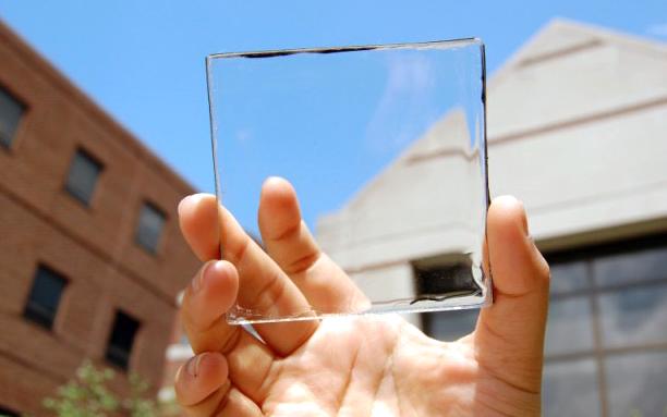 Nowe technologie: przejrzyste panele słoneczne przyszłością urządzeń mobilnych?