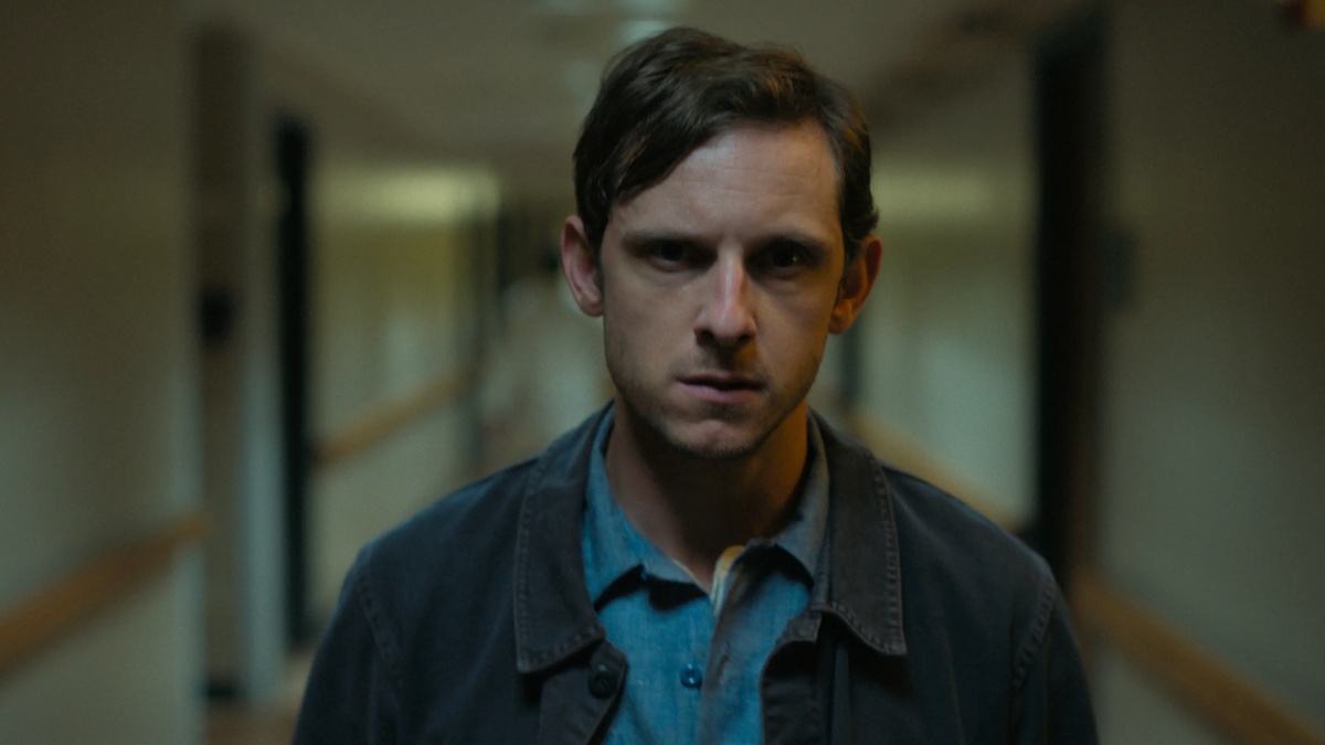 Lśniące dziewczyny (2022) – recenzja i opinia o serialu [Apple TV+]. Morderca