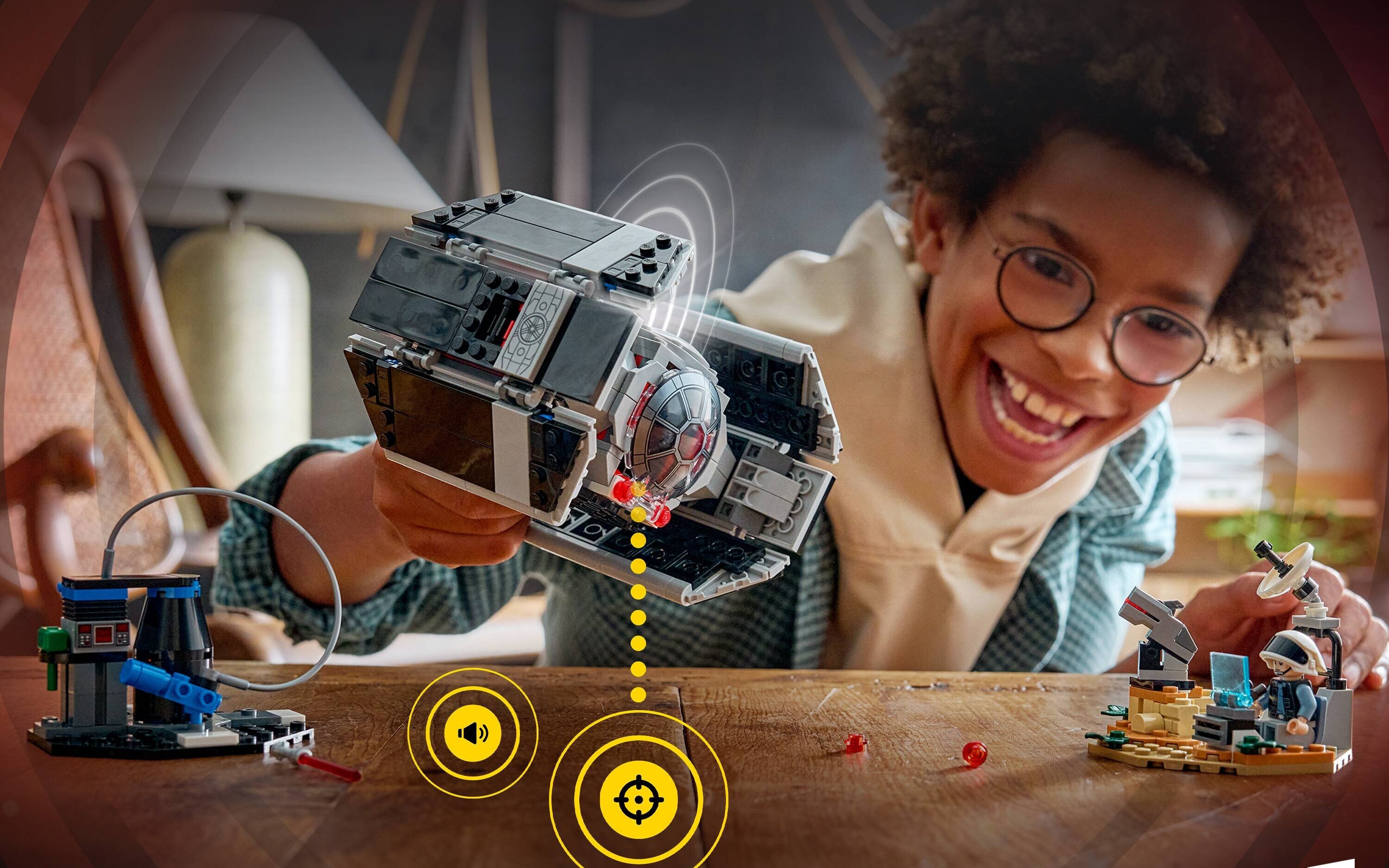 Pierwszy zestaw LEGO Smart Play - myśliwiec Dartha Vadera z dźwiękiem i światłami za 299 zł