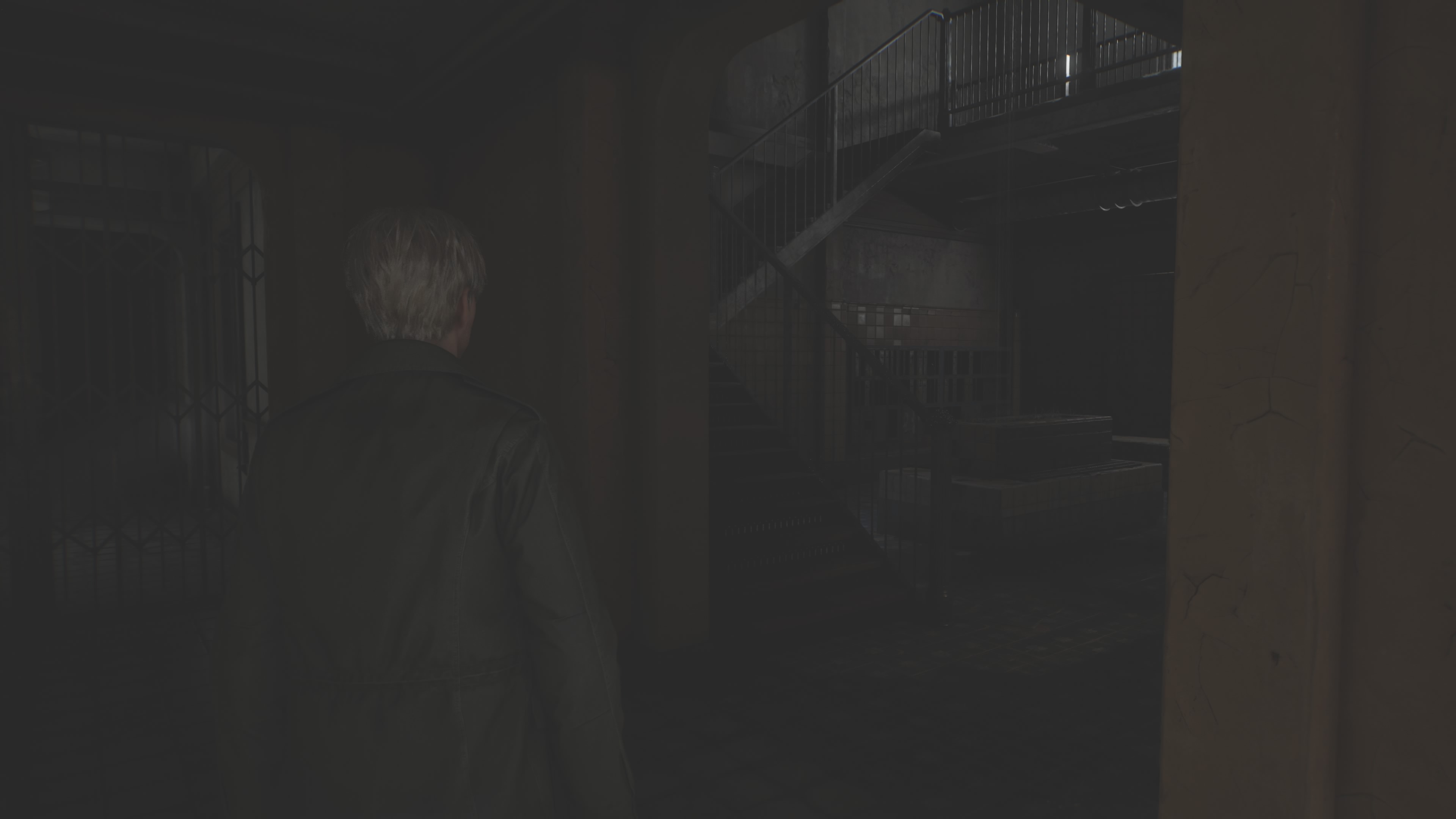 Silent Hill 2 Remake - Wood Side Apartments: latarka, broń palna, pokój 217, Eddie, 3 monety, 5 otworów