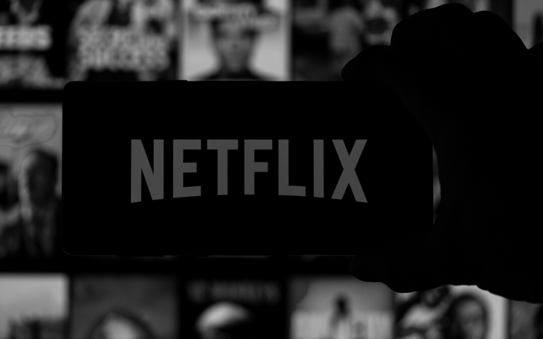 Netflix czarne tło