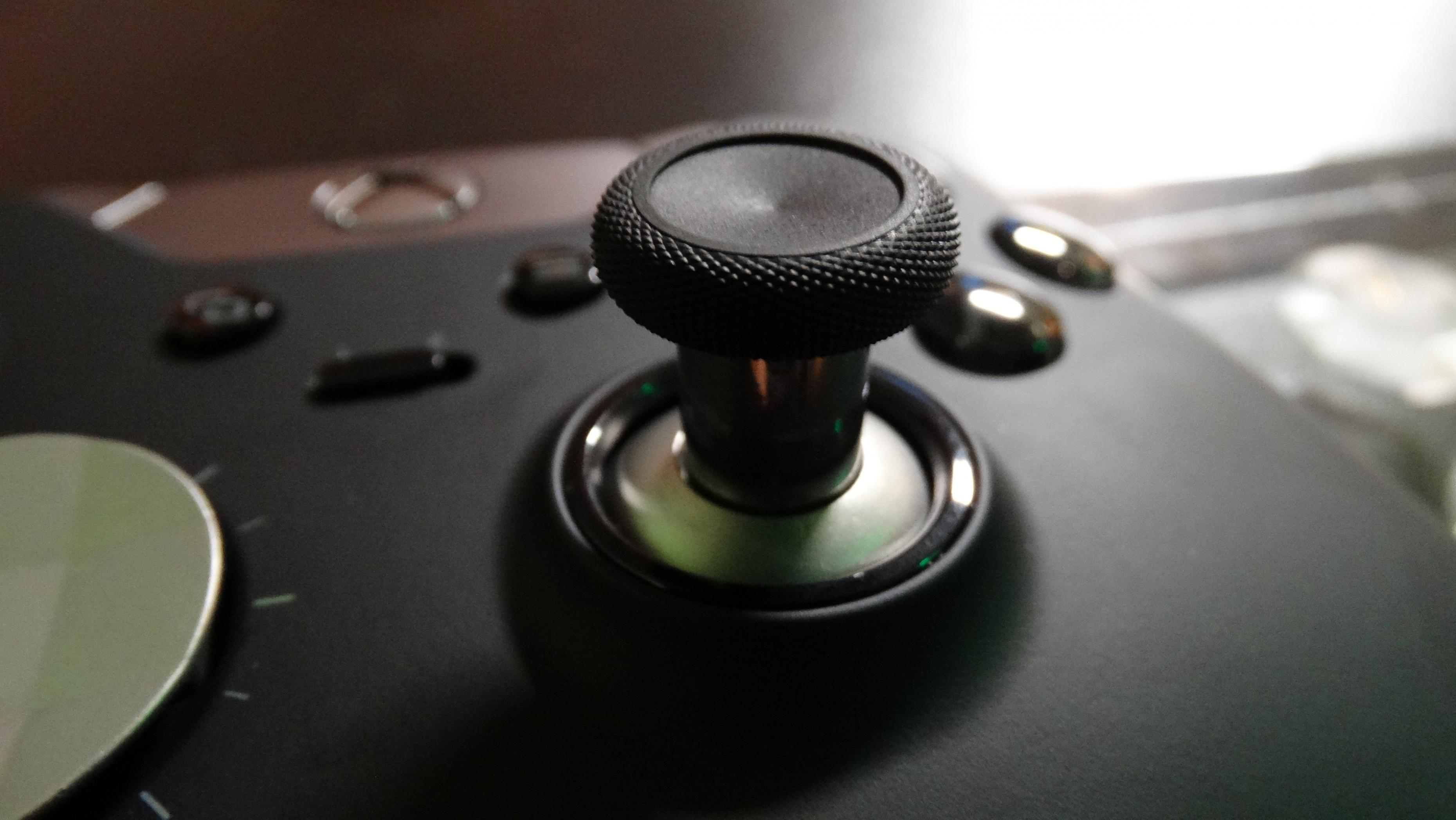 Testujemy Xbox Elite Wireless - kontroler na bogato