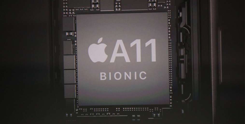 Apple chwali się mocą iPhone&#039;a X na nowej reklamie