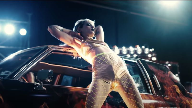 Titane (2021) - recenzja filmu [Nowe horyzonty]. Grubo ciosana metafora