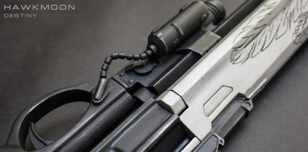 Zobacz jak twórca rekwizytów wykonuje piękne rewolwery z Destiny