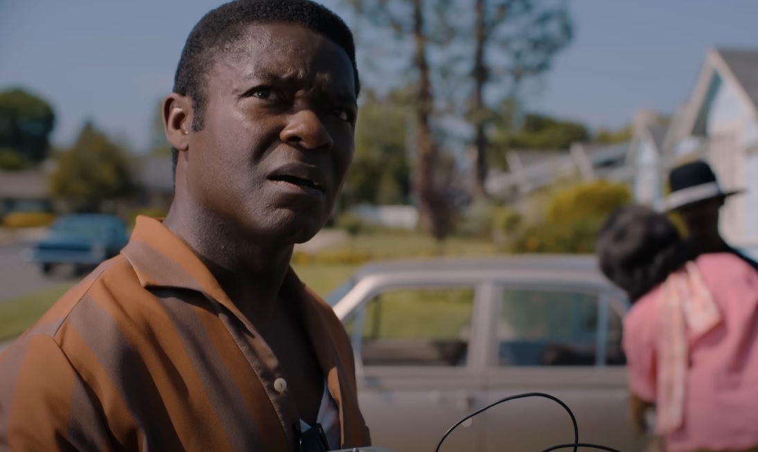 Ser od rządu (2025) - recenzja, opinia o serialu [Apple TV]. Humor bez zadęcia