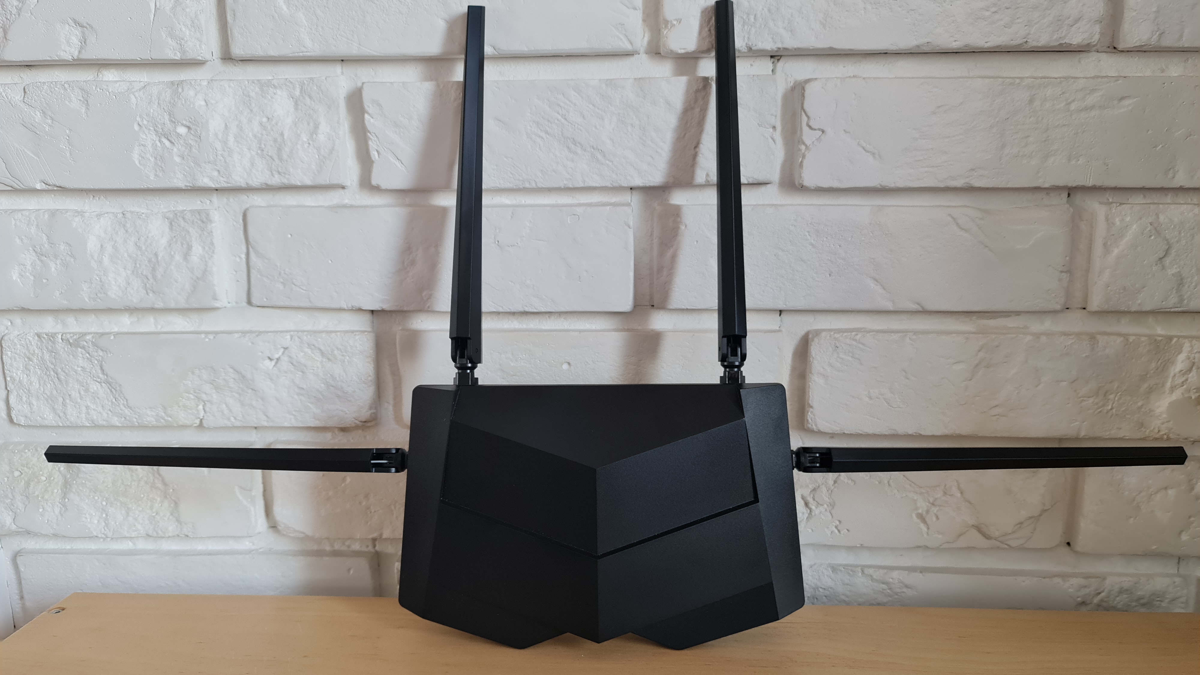 Tenda AC10 – recenzja taniego routera. Co możemy otrzymać za około 150 zł?