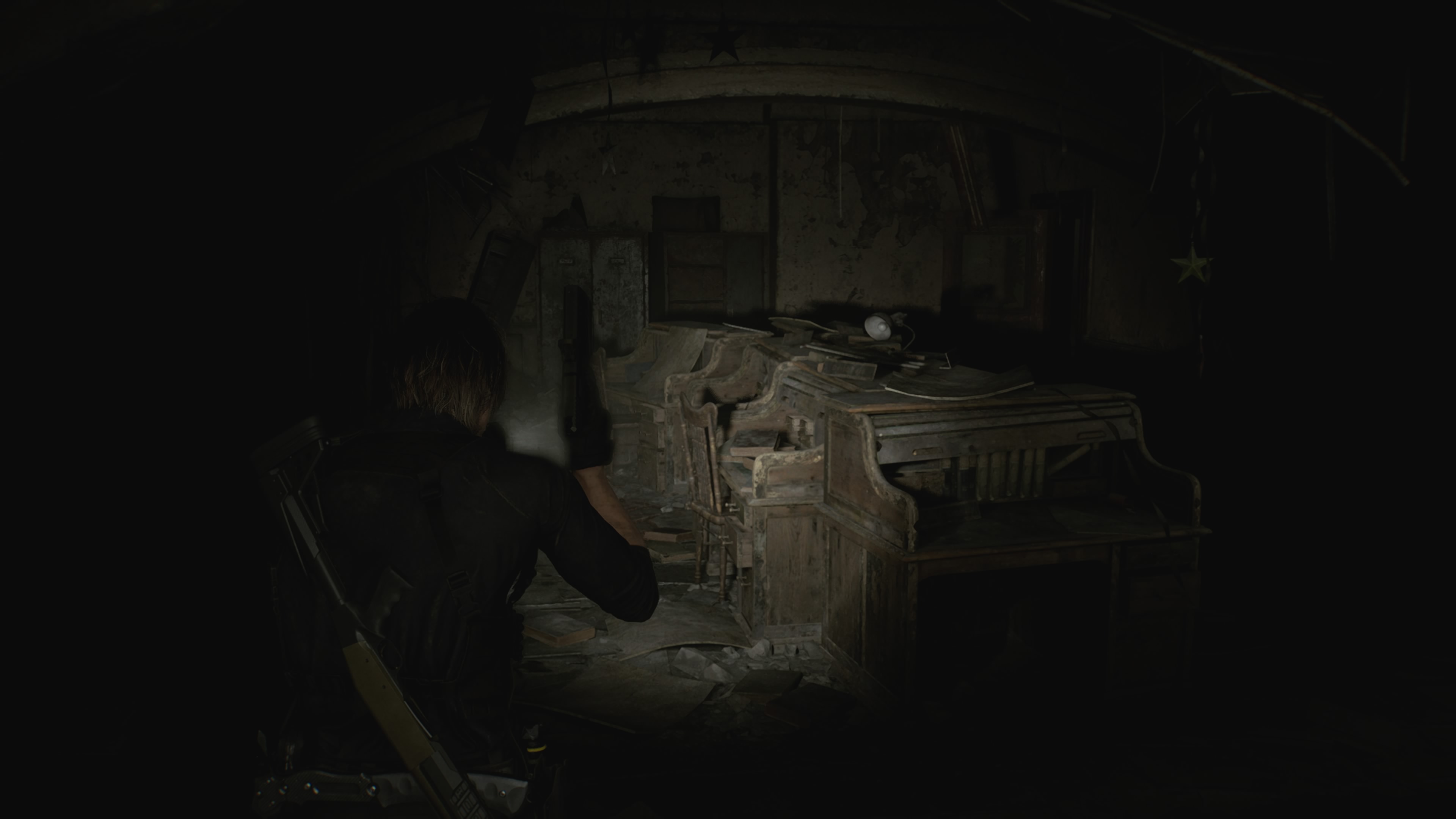 Resident Evil Requiem - Leon: centrum Raccoon City, posterunek policji, wschodnie biuro, podnośnik