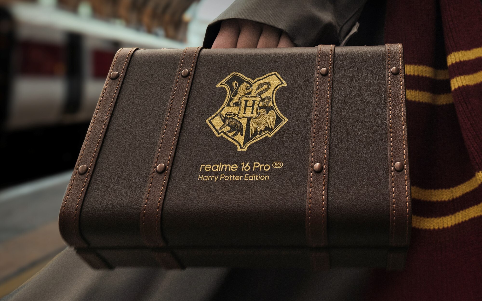 Hogwart wchodzi do świata technologii. Harry Potter z własnym smartfonem od realme