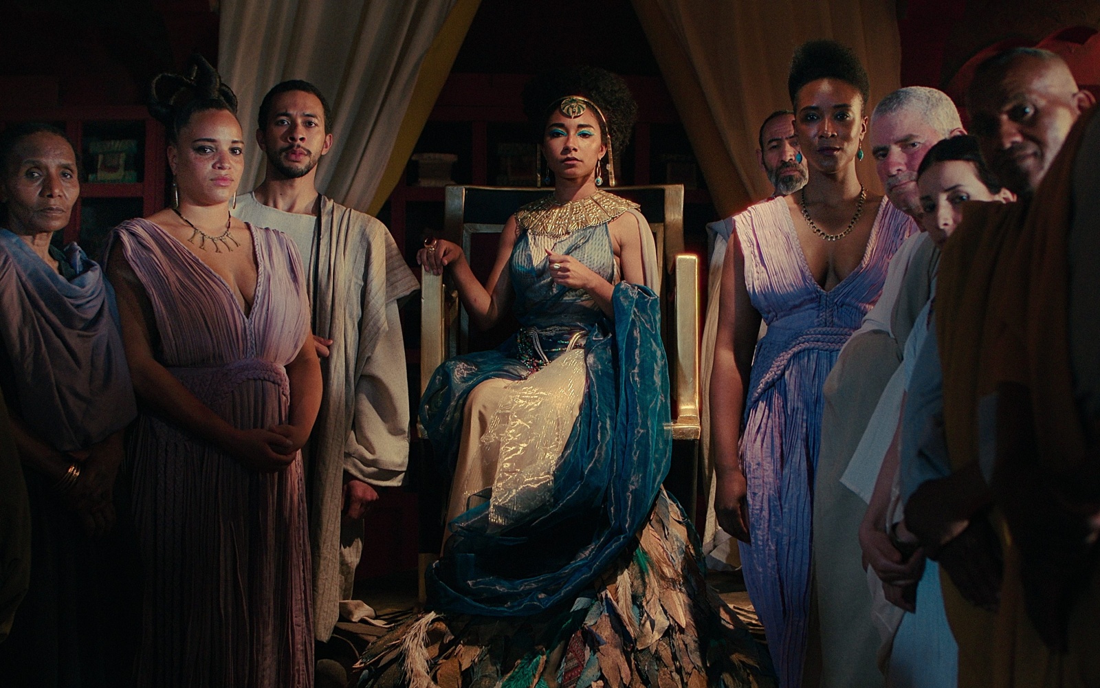 Królowa Kleopatra (2023) – recenzja i opinia o serialu [Netflix]. Na egipskim dworze