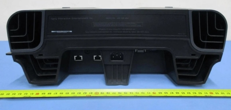 PS5 devkit wygląda ciekawie. Zdjęcia pokazują sprzęt Sony dla deweloperów