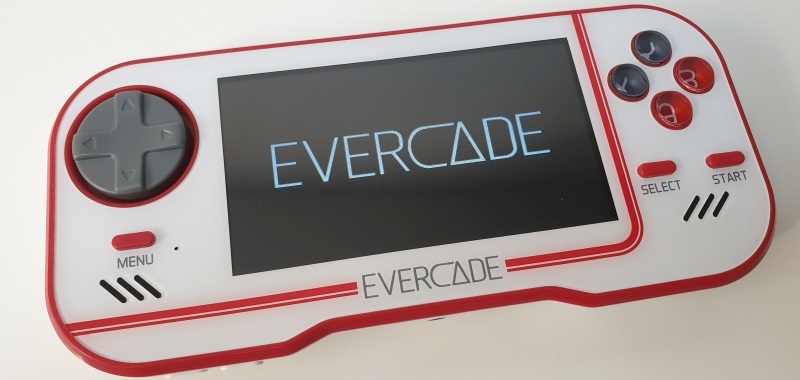 Evercade – recenzja retro konsoli. Sprzęt dla graczy i kolekcjonerów