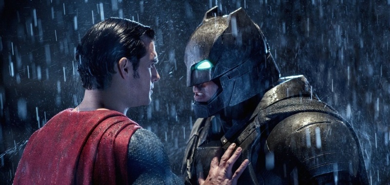 Henry Cavill może już nie powrócić do roli Supermana. Flash ma wymazać filmy Zacka Snydera