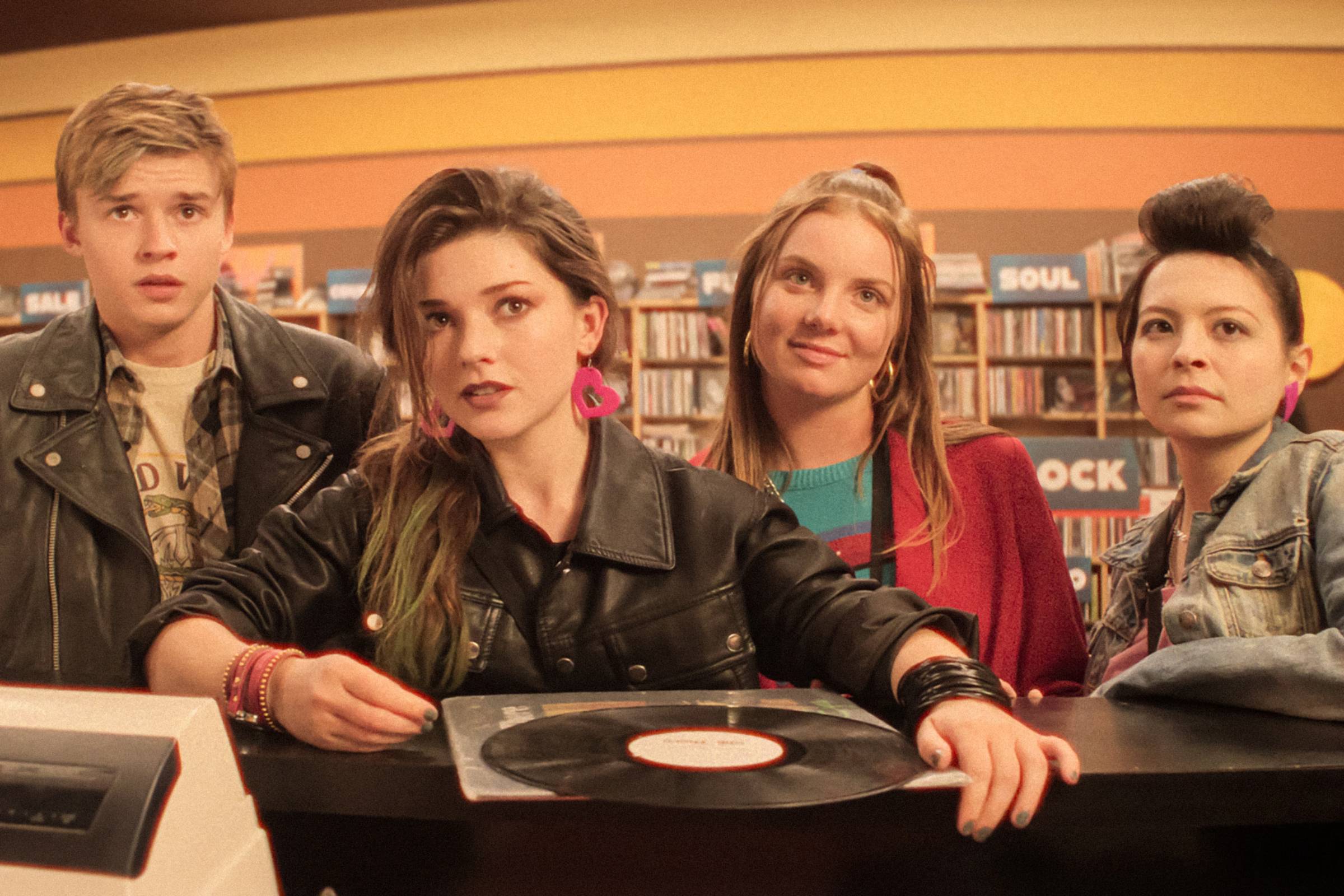 Wszystko przed nami / This Too Shall Pass / Amazon Prime Video