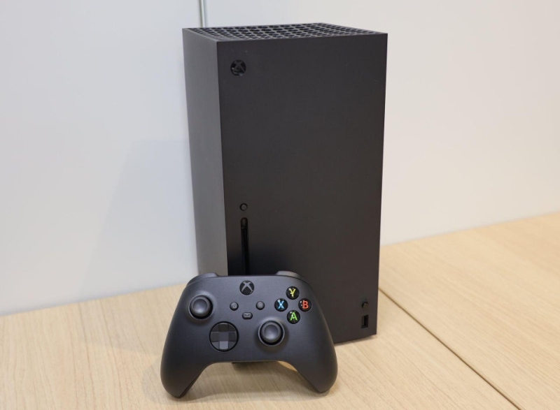 Xbox Series X na dokładnych zdjęciach sklepowej wersji. Sprawdźcie zawartość opakowania
