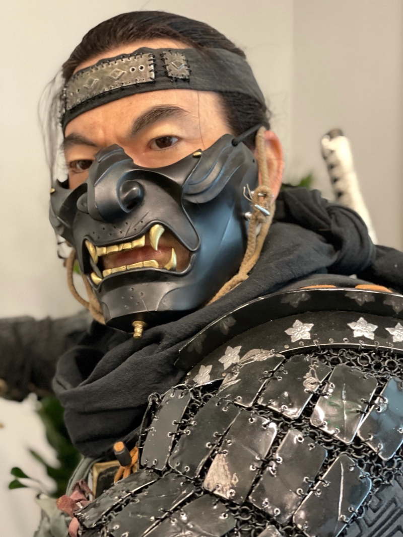 PlayStation świętuje premierę Ghost of Tsushima Director's Cut. Twórcy otrzymali niezwykłą statuetkę Jina