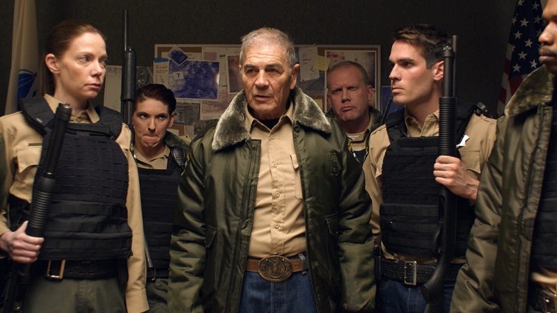 Wilk ze Snow Hollow (2020) – recenzja filmu [HBO GO]. Śledztwo nie całkiem na poważnie