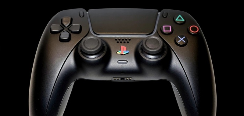 PS5 z czarnym kontrolerem. Nieoficjalny pad trafił do sprzedaży, ale cena odstrasza