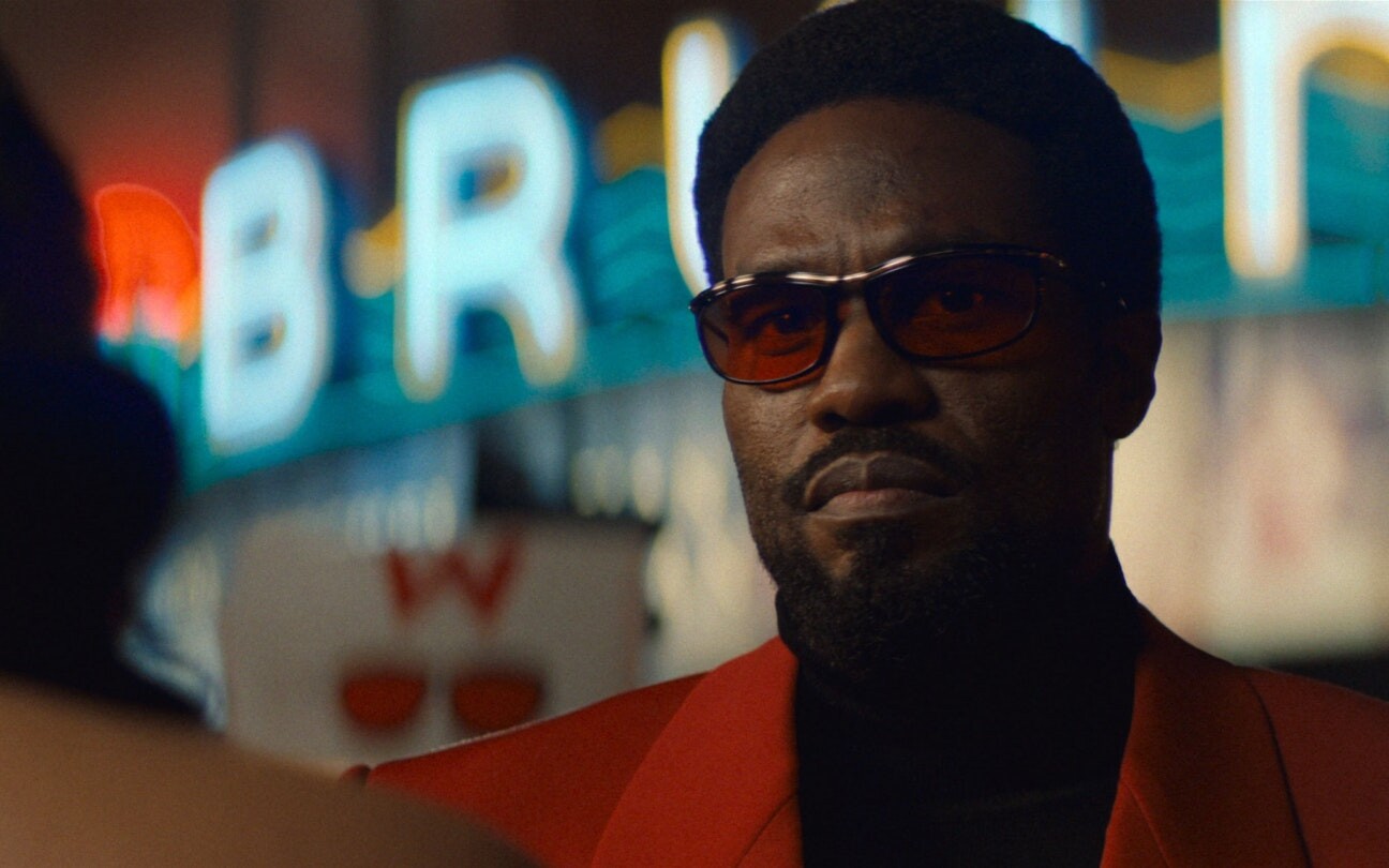 Wonder Man (2026) – recenzja serialu [Disney]. Wielki powrót Trevora Slattery'ego