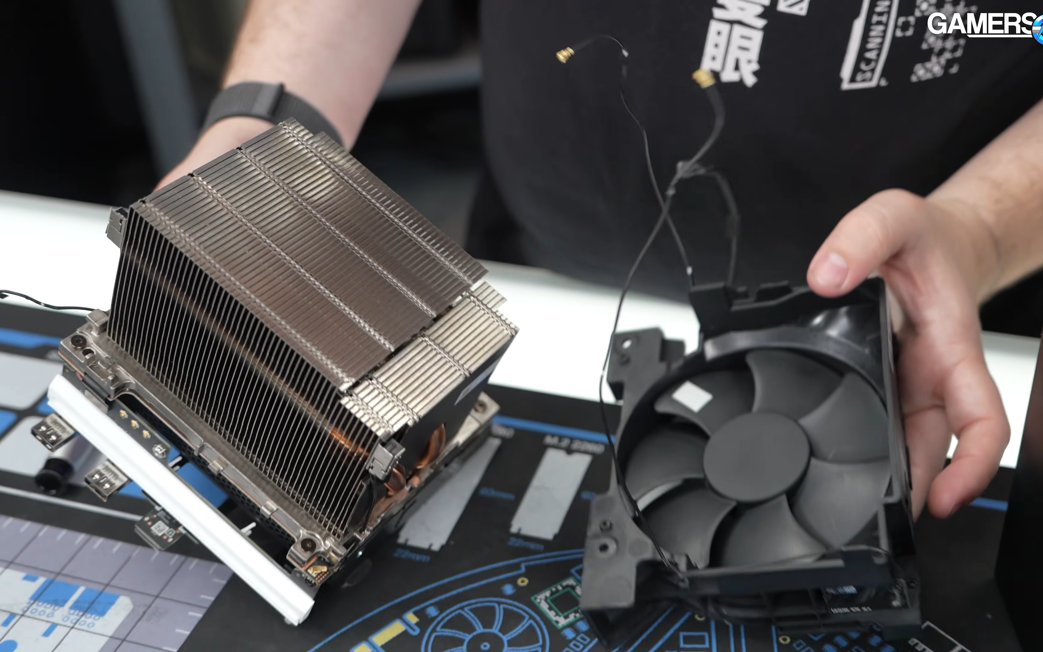 Tylko jeden moduł pamięci RAM i łatwość naprawy. Steam Machine rozebrany na części