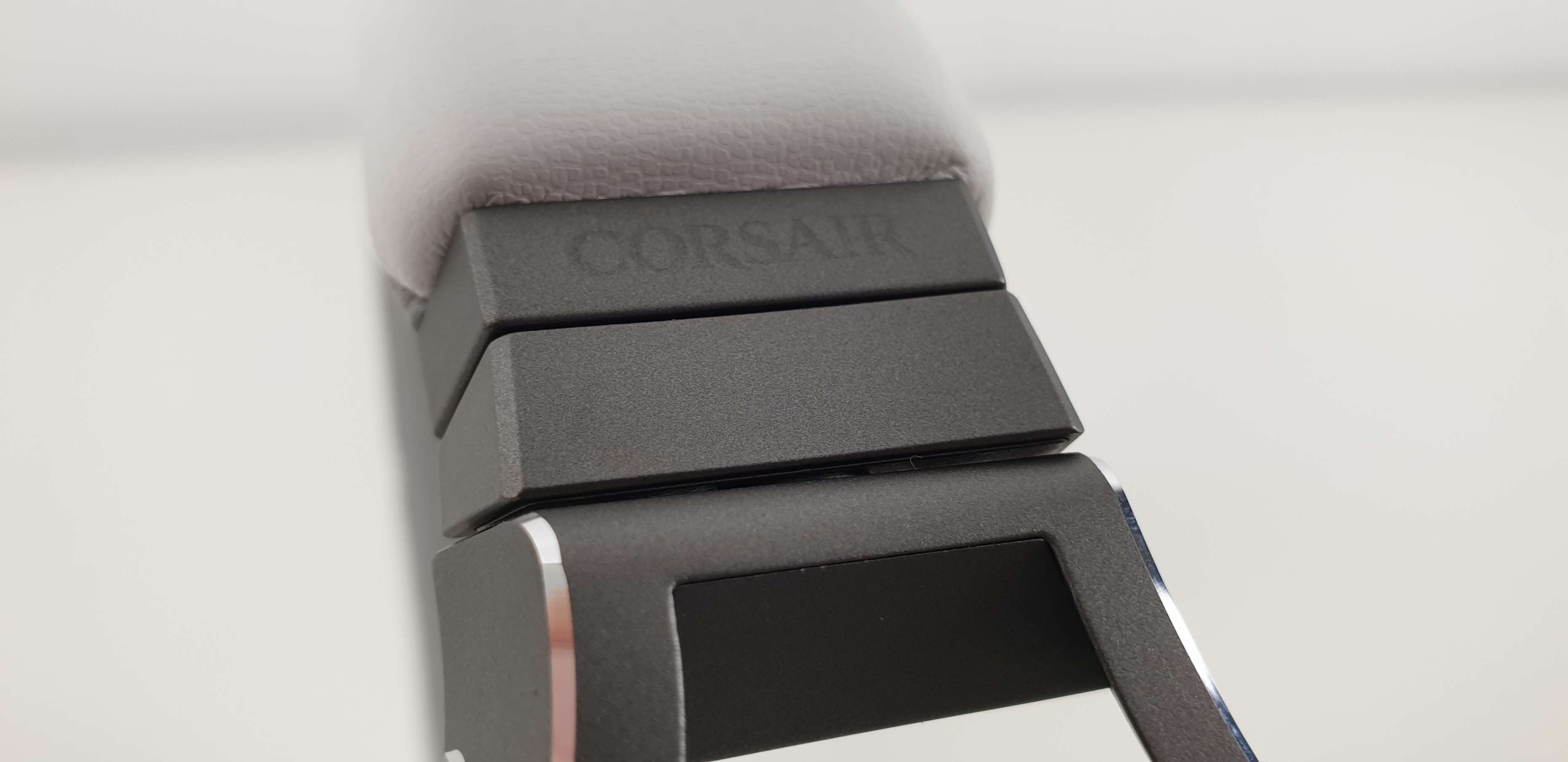 Corsair Virtuoso RGB Wireless – recenzja sprzętu. Dźwięk, wygląd i szyk