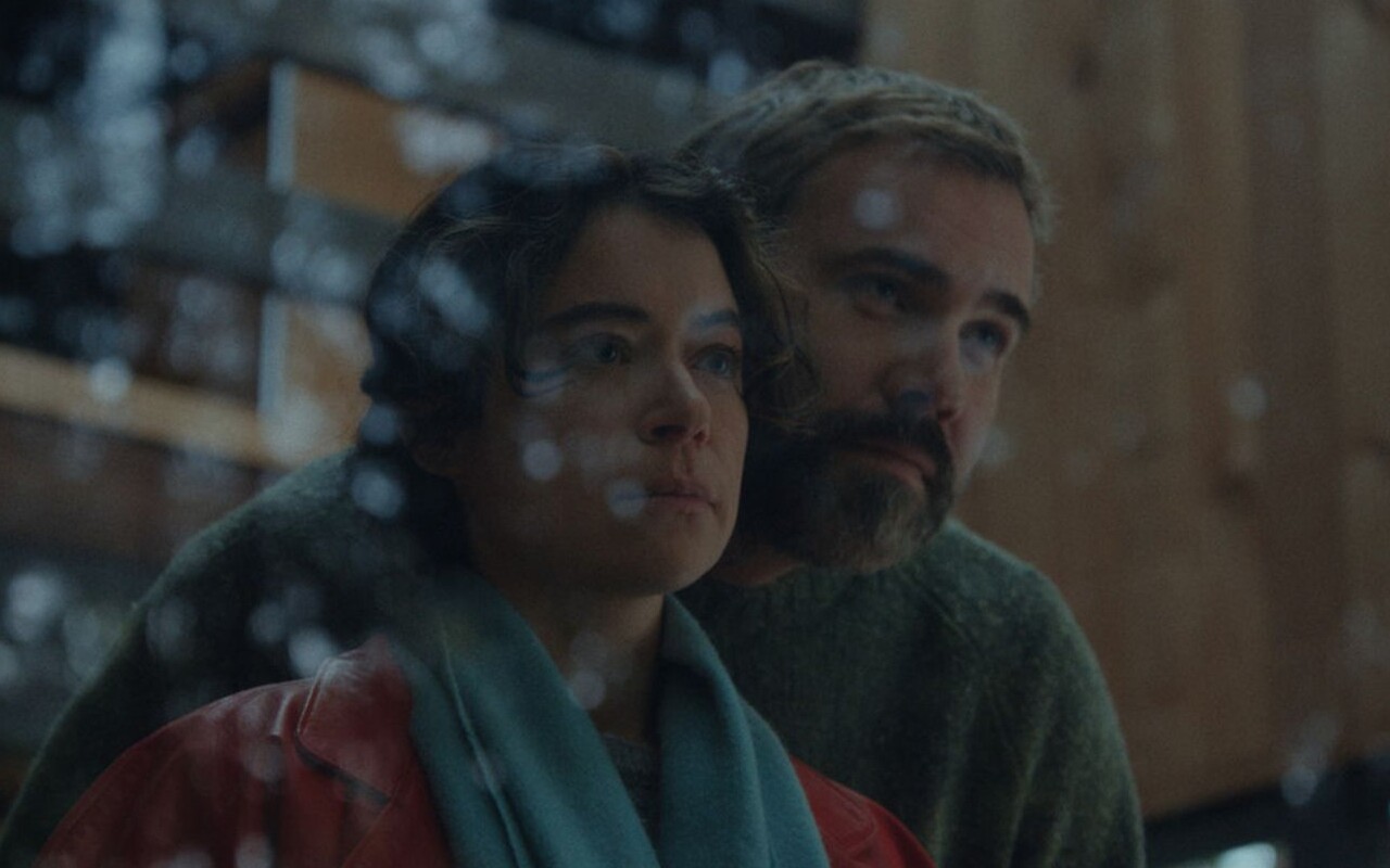 Bezpieczne miejsce (2025) – recenzja filmu [M2 Films]. Sami w lesie