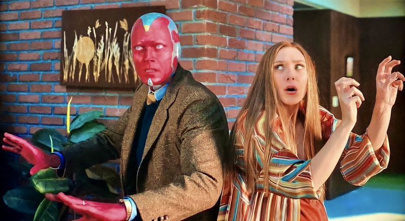 WandaVision (2021) – recenzja pierwszych 3 odcinków serialu [Disney]. Miodowe Lata?