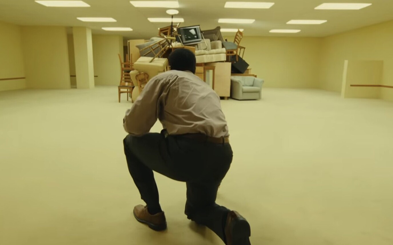 Sieciowa creepypasta na zwiastunie. A24 pokazało Backrooms od 20-letniego reżysera