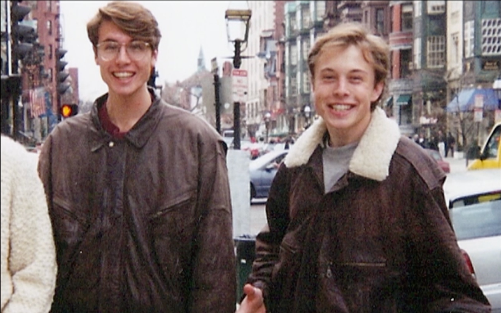 The Elon Musk Show (2022) – recenzja i opinia o serialu [Viaplay]. Elon Musk z bratem