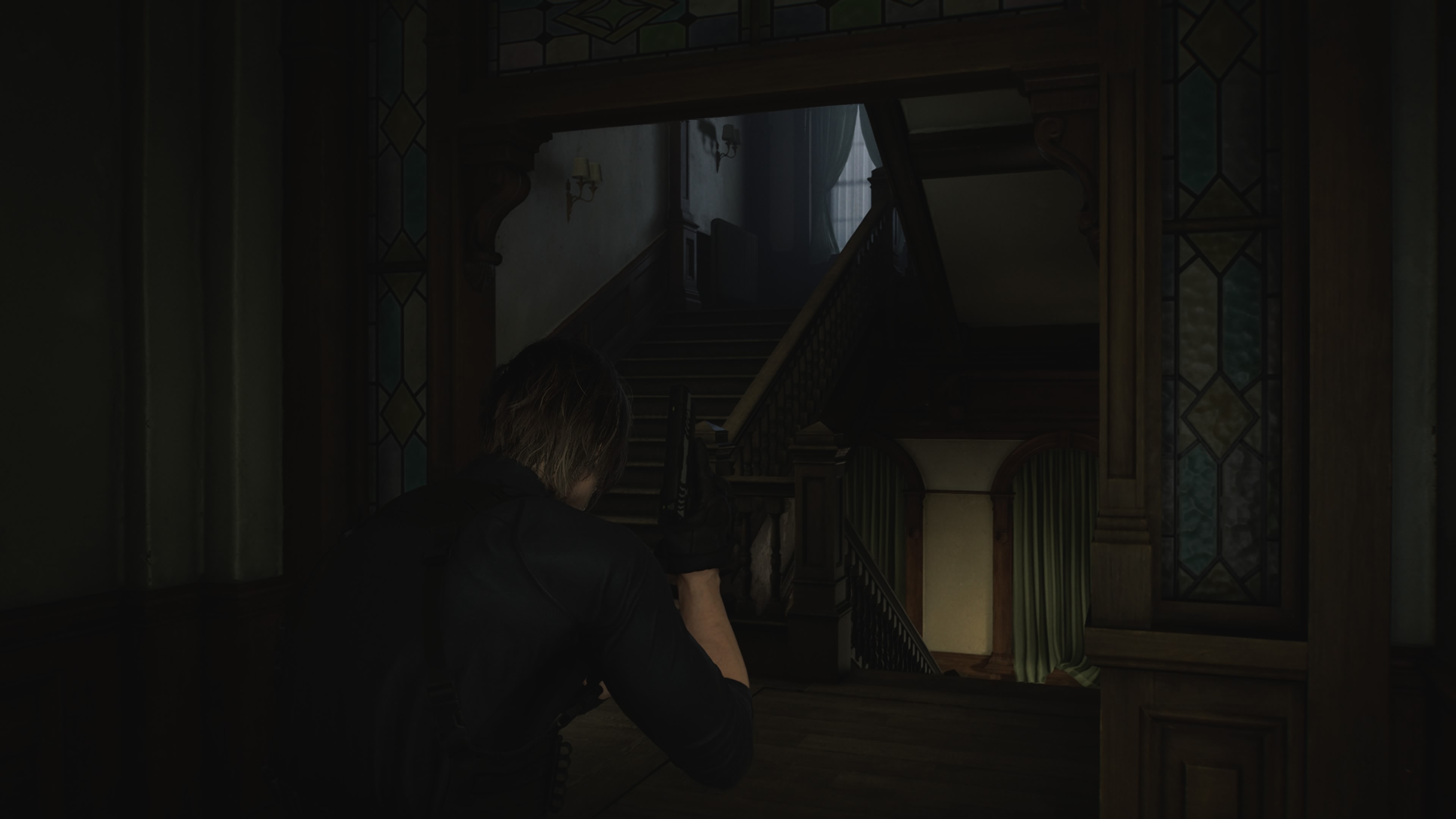 Resident Evil Requiem - Leon: poddasze, strzelba, Chunk, zmutowani, biuro dyrektora, winda