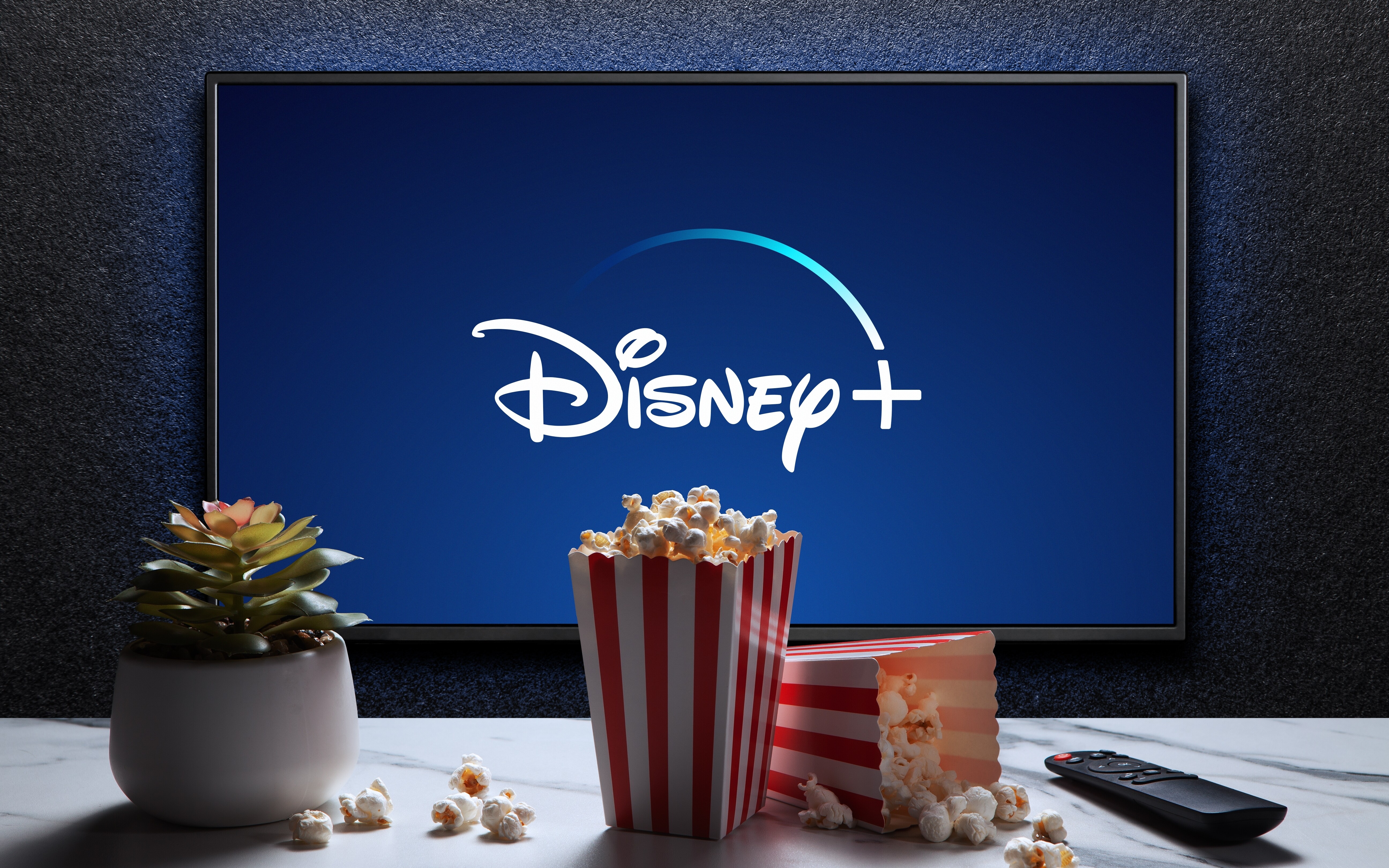 Disney+ logo z popcornem