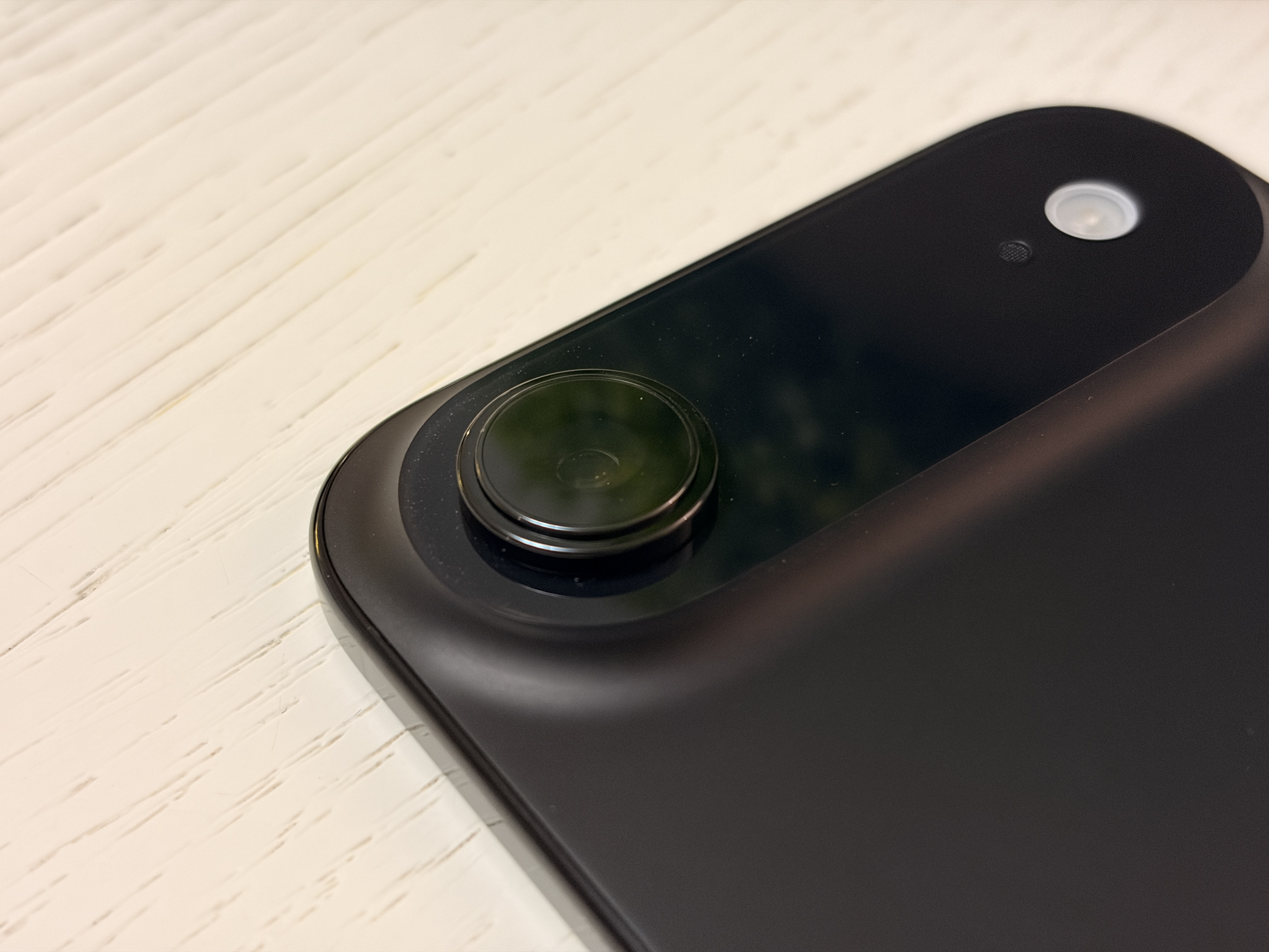 Jeden obiektyw w iPhone Air