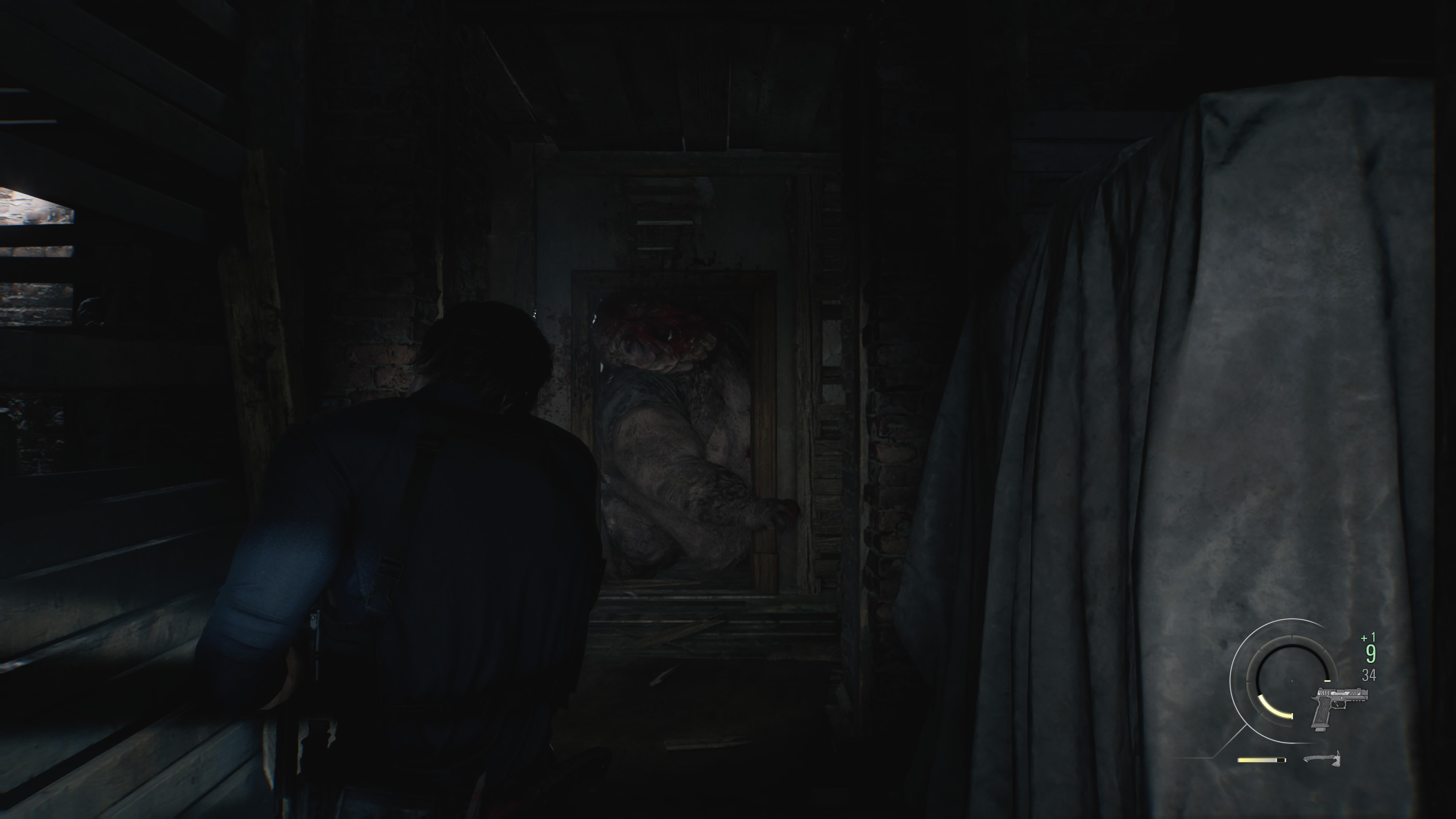 Resident Evil Requiem - Leon: poddasze, strzelba, Chunk, zmutowani, biuro dyrektora, winda