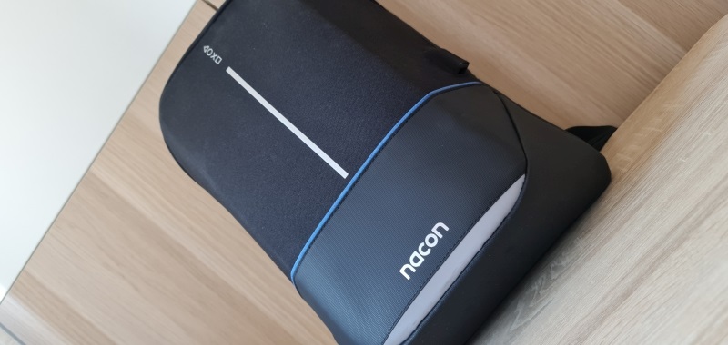 Nacon licencjonowany plecak PlayStation – recenzja. Funkcjonalny i oszczędny w formie
