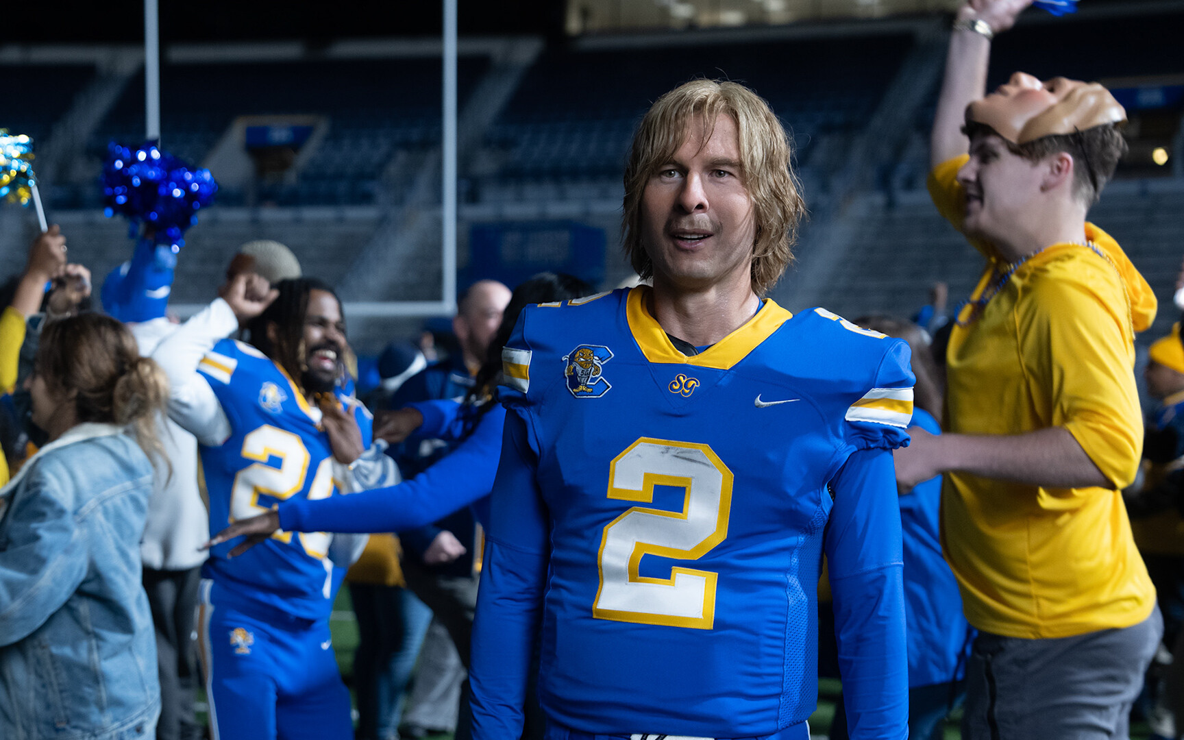 Chad Powers (2025) - recenzja 2. sezonu serialu [Disney]. Walka o play-offy