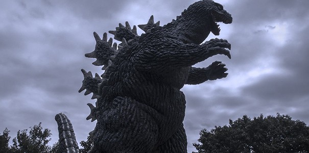 Godzilla przedstawia swoje wszystkie dwa ataki na dłuższym materiale z rozgrywki