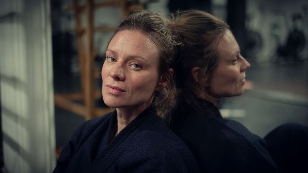 Zachowaj spokój (2022) - recenzja serialu [Netflix]. 