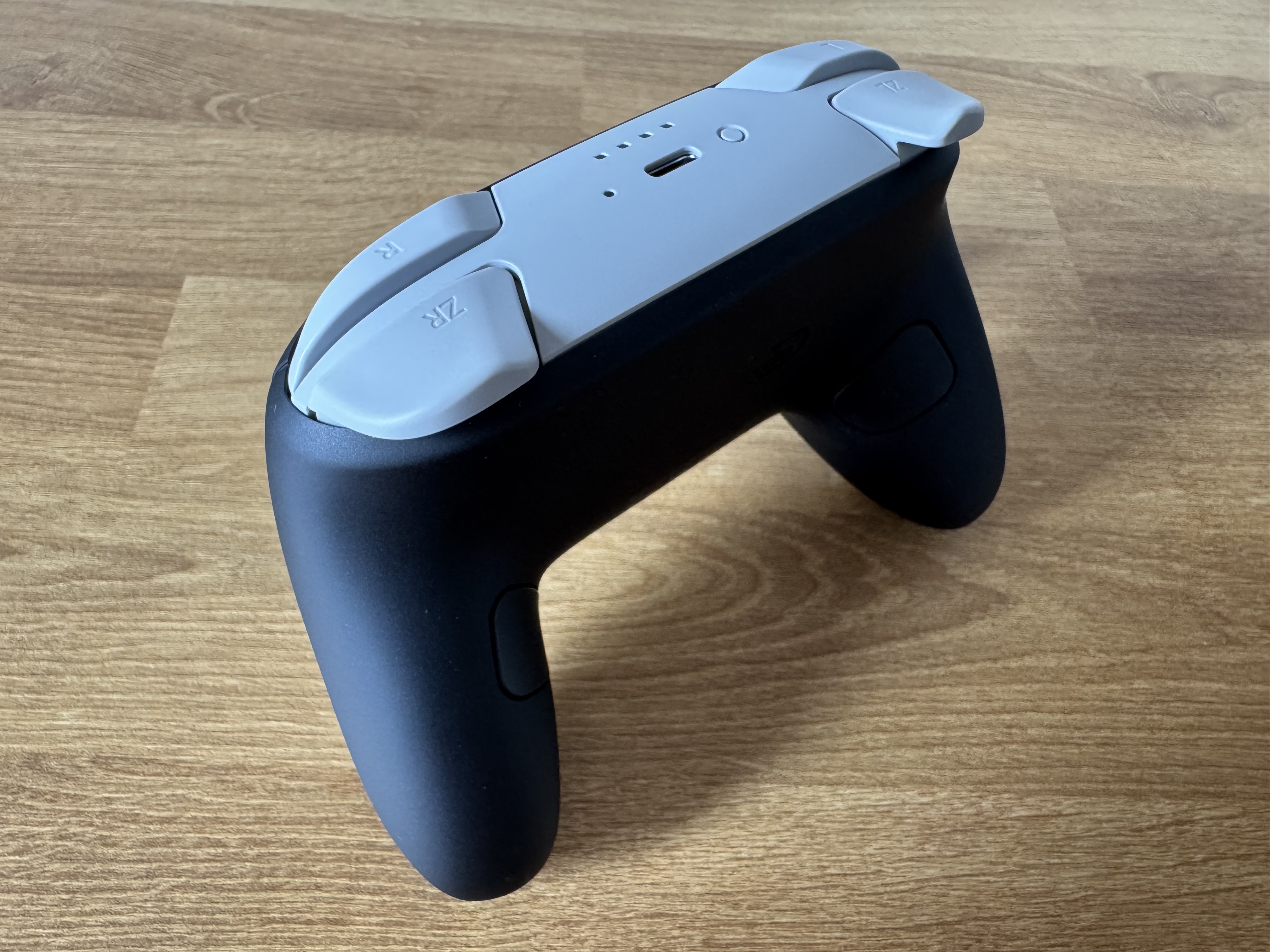 Nintendo Switch 2 Pro Controller - recenzja - kontroler z góry