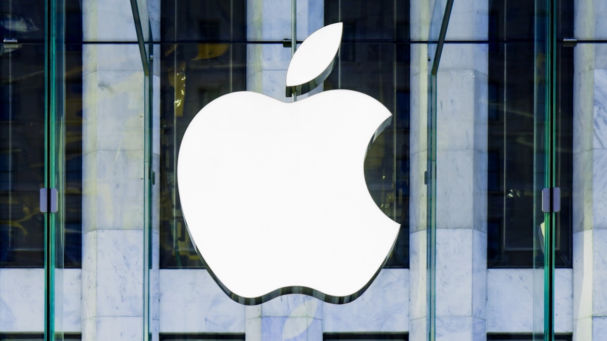 Apple logo na budynku