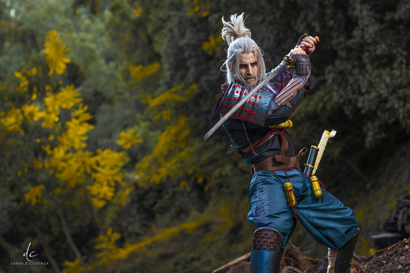 Wiedźmin jako samuraj. Geralt na niezwykle dopracowanym cosplayu