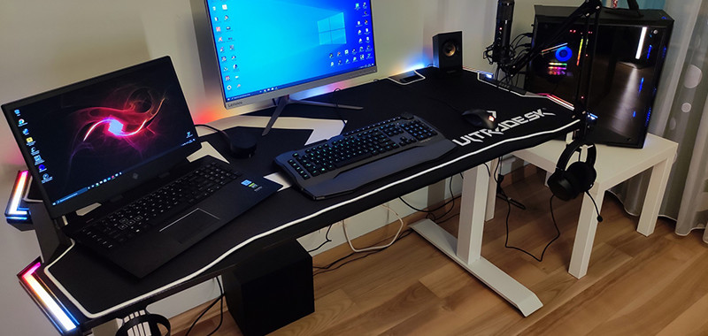 Ultradesk Force - test biurka gamingowego. Podświetlanie z każdej strony
