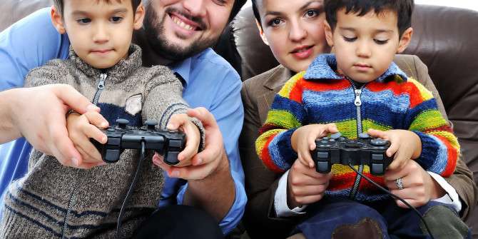 Rodzice pozwalają dzieciom grać w produkcje dla dorosłych. Niepokojące dane z UK