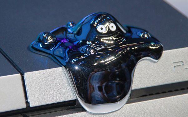 Tak na żywo prezentuje się PlayStation 4 w wersji Metal Slime Edition